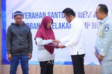 Rudy Mas'ud Serah Santunan Jasa Raharja untuk Ahli Waris Korban KMP Muchlisa Tenggelam - JPNN.com Kaltim