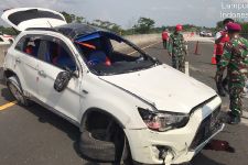 Gagal Menyalip, Dua Minibus Kecelakaan di Ruas Tol Bakter - JPNN.com Lampung