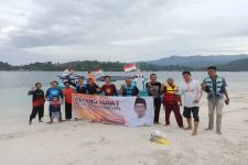 Anggota DPR Ini Berenang dari Pantai Mutun hingga Pulau Tangkil - JPNN.com Lampung