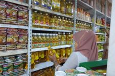 Masyarakat Keluhkan Harga Minyak yang Melonjak - JPNN.com Lampung