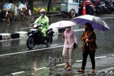 Prakiraan Cuaca, Sebagian Wilayah di Lampung Hujan Deras dan Angin Kencang, Waspada - JPNN.com Lampung