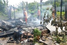 Rumah Semi Permanen Ludes Dilalap Si Jago Merah, Akibatnya Misterius - JPNN.com Lampung