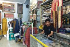 Penjual Busana Muslim di Bandar Lampung Mengeluh, Tetapi  - JPNN.com Lampung