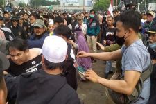 Begini Penjelasan Saksi Mata Sebelum Ade Armando Diamuk Massa, Ternyata  - JPNN.com Lampung