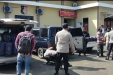 Polisi Amankan 4 Tersangka Penimbun BBM Subsidi, Siap-siap Kena Denda Miliaran Rupiah - JPNN.com Lampung