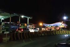 Pemudik Mulai Padati Pelabuhan Bakauheni, Kendaraan Antre di Pintu Dermaga Eksekutif  - JPNN.com Lampung