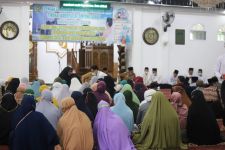 204 Calon Jemaah Haji Lampung Barat Siap Berangkat - JPNN.com Lampung