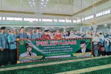 Lepas 743 Calon Jemaah Haji Bandar Lampung, Wali Kota Doa Begini - JPNN.com Lampung