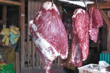 Akibat PMK, Omset Pedagang Daging Sapi di Bandar Lampung Menurun - JPNN.com Lampung