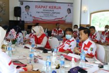 Riana Sari Sebut PMI Pekerjaan Mulia, Pengurus Kabupaten Kota di Lampung Harus Melakukan Hal Ini - JPNN.com Lampung