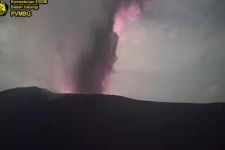 Gunung Anak Krakatau Kembali Erupsi, Ketinggian Kolom Abu Mencapai 500 Meter - JPNN.com Lampung