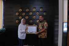 Kapolda Lampung Terima Penghargaan dari PT ASDP Indonesia - JPNN.com Lampung