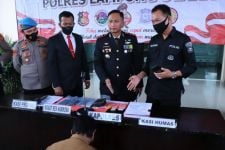 ASN BPBD Lampung Utara Terciduk saat Melayani Klien di Sebuah Rumah - JPNN.com Lampung