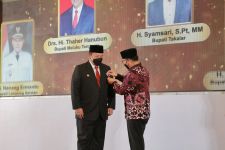 Gubernur Lampung Arinal dan Istri Meraih Penghargaan MKK, Ada Pesan Penting Presiden Joko Widodo - JPNN.com Lampung