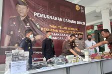 Kejari Bandar Lampung Lakukan Pemusnahan Barang Haram, Angkanya Fantastis - JPNN.com Lampung