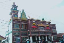 Masjid Jami' Al-Ishlah Memiliki Ornamen Khas Lampung Loh, Ini Alamatnya - JPNN.com Lampung