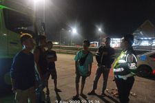 Bus DAMRI Dilempar Batu di Tol Oleh Orang Tak Dikenal, Hutama Karya Buka Suara - JPNN.com Lampung