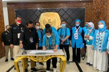 Partai Gelora Menyerahkan Berkas Peserta Pemilu 2024 - JPNN.com Lampung