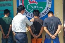 Polisi Membekuk 4 Orang di Sebuah Rumah, 1 Tersangka PNS, Kasusnya Bikin Malu - JPNN.com Lampung