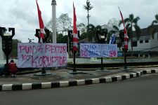 Mahasiswa Unila Menggelar Unjuk Rasa di Gedung Rektorat - JPNN.com Lampung
