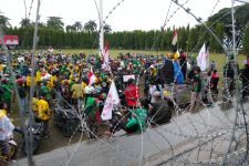 Bentuk Protes Kenaikan BBM, Ratusan Driver Ojek Online Melakukan Unjuk Rasa - JPNN.com Lampung