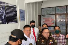 Penyidik Polres Lampung Tengah Menyerahkan Berkas Penembakan Aipda Ahmad Karnain ke Kejari - JPNN.com Lampung