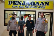 Detik-detik SM Menusuk Kakak Kandungnya, Ngeri - JPNN.com Lampung