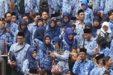 Kabar Gembira, Presiden Jokowi Minta Honorer Guru dan Tenaga Kesehatan Diprioritaskan  - JPNN.com Lampung