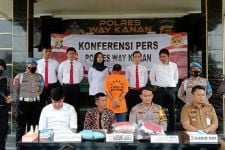 Oknum Guru Cabul Ternyata Menyimpan Gambar Kemaluan Para Korban, Astagfirullah  - JPNN.com Lampung