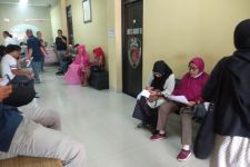 Puluhan Guru Pensiunan Melaporkan Koperasi Betik Gawi ke Polda Lampung - JPNN.com Lampung