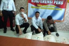 Tersangka DD Memanipulasi Data Penyaluran Pupuk Bersubsidi ke Kios Pengecer, Akhirnya Polisi Bergerak  - JPNN.com Lampung