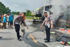 Detik-detik Truk Hino Menabrak Pengendara di Mesuji, Korban Meninggal Dunia di Tempat, Innalillahi  - JPNN.com Lampung