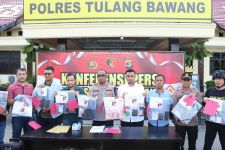 12 Pelaku Hacking Bank di Tulang Bawang Diamankan Polisi - JPNN.com Lampung
