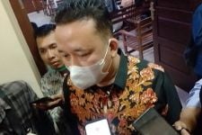 M Basri Meluapkan Kekesalan Saat Diperiksa Sebagai Saksi Kasus Gratifikasi Penerimaan Mahasiswa Unila  - JPNN.com Lampung
