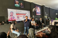 Sukarelawan Ganjar Milenial Center Menggelar Pelatihan Bouquet Balon Art di Bandar Lampung  - JPNN.com Lampung