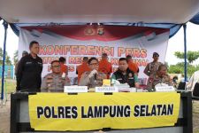 3 Orang Penambang Emas Ilegal di Lampung Selatan Dibekuk Polisi  - JPNN.com Lampung