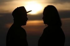 Wanita Lebih Menyukai Pria yang Lebih Tua, Apa Benar? Simak Penjelasannya - JPNN.com Lampung