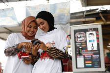 Orang Muda Ganjar Berikan Wifi Box Koin ke Pedagang Pasar di Tulang Bawang - JPNN.com Lampung