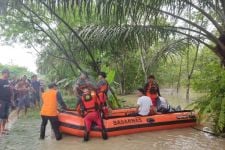 Siswa SD yang Tenggelam Di Sungai Way Tahmin Ditemukan Keadaan Meninggal Dunia - JPNN.com Lampung