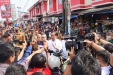 Jokowi Pastikan Kestabilan Harga Sembako di Pasar Natar, Lampung - JPNN.com Lampung
