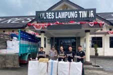 Polisi Mengamankan Puluhan Ribu Bungkus Rokok Ilegal  - JPNN.com Lampung