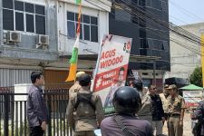 Alat Peraga Kampanye di Bandar Lampung Ditertibkan  - JPNN.com Lampung