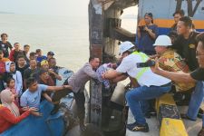 Truk J&T Penyebab Kebakaran Kapal Ferry saat Hendak Bersandar di Pelabuhan Bakauheni - JPNN.com Lampung