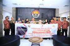 Kadivhumas Polri Berangkatkan Belasan Jurnalis Ibadah ke Tanah Suci  - JPNN.com Lampung