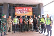 Puluhan Personel Datangi Kantor Bawaslu dan KPU Lampung Utara  - JPNN.com Lampung