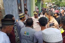 Janji Gubernur untuk Lahan Kuburan Tak Kunjung Datang, Warga Dompu Blokir Jalan - JPNN.com NTB
