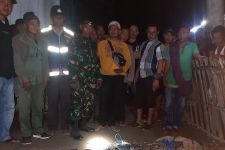 Buaya Besar Terdampar di Perairan Natu Poja, Warga Geger - JPNN.com NTB