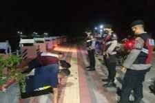 Kawanan Remaja di Sumbawa Pesta Miras dan Lupa Prokes, Polisi Hukum dengan Push-up - JPNN.com NTB