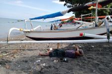 Gelombang Tinggi Sampai 16 Juni! Nelayan Tekor Lagi karena Tak Bisa Melaut  - JPNN.com NTB