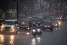 Cuaca NTB Hari Ini: Hujan Lebat, Wilayah Lain Muncul Kilat Juga - JPNN.com NTB